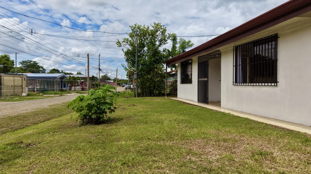 House for Sale in Palmares, Perez Zeledon: Property with Large Flat Lot and Fruit Trees, photo 7