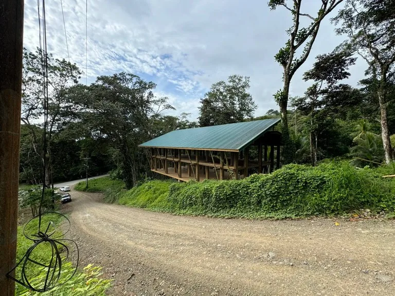 0.69 ACRES – Bamboo And Wooden Commercial Building On The Paved Coastal Highway Between Uvita And Ojochal!!!: Near the Coast, Riverfront, Mountain and Countryside Mixed Use Building For Sale in Uvita, photo 2