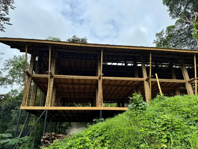 0.69 ACRES – Bamboo And Wooden Commercial Building On The Paved Coastal Highway Between Uvita And Ojochal!!!: Near the Coast, Riverfront, Mountain and Countryside Mixed Use Building For Sale in Uvita, photo 4