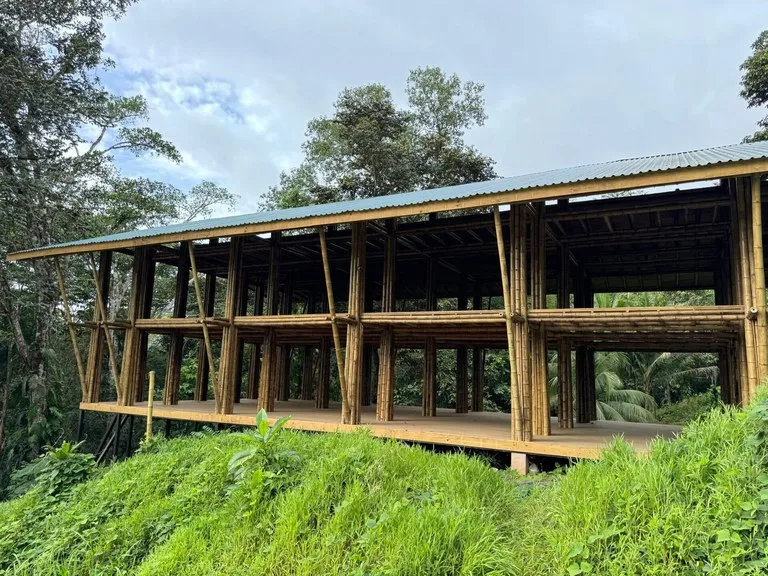 0.69 ACRES – Bamboo And Wooden Commercial Building On The Paved Coastal Highway Between Uvita And Ojochal!!!: Near the Coast, Riverfront, Mountain and Countryside Mixed Use Building For Sale in Uvita, photo 9