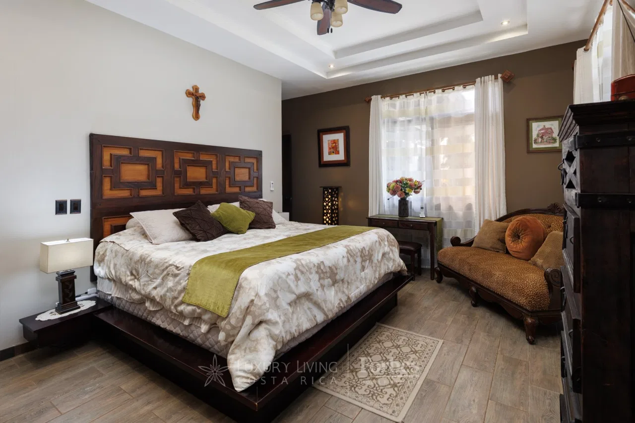 Valle de las Flores: Elegancia Mediterránea en Comunidad Privada, photo 17