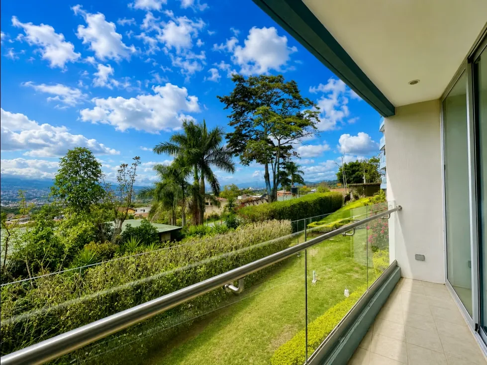 Desarrollo eco-urbanístico ubicado en un terreno montañoso de 23.000 m² rodeado de abundante flora y naturaleza. El proyecto conserva árboles centenarios, senderos pintorescos y un ..., photo 11