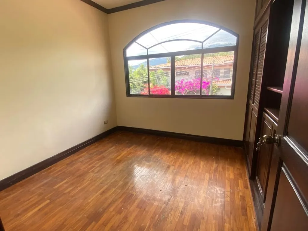 Excelente ubicación Miravalles con solo 5 viviendas. Guarda 24 horas. Fácil acceso a la Routa 27, Multiplaza, Districto 4 y otros., photo 10