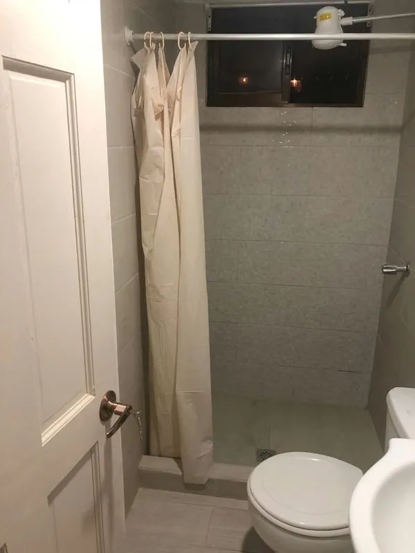 Excelente ubicación en primera planta, ideal para quienes buscan comodidad y cercanía a todo. Cuenta con 2 dormitorios, un baño, sin cochera. Zona estratégica y segura, cerca de ..., photo 5