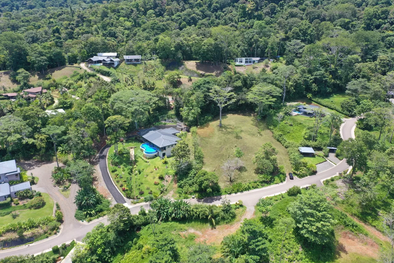 BUILDING PROPERTY WITH BEACH VIEWS IN LA COLONIA – 1.25 ACRES, photo 3