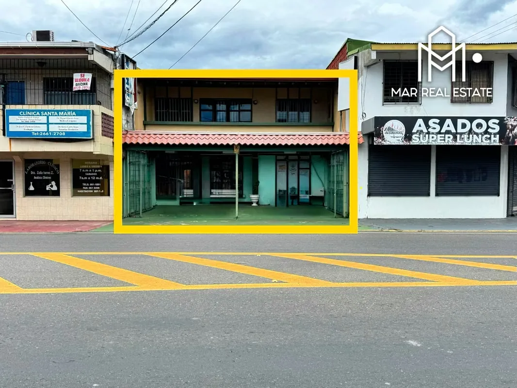 Hay locales comerciales que destacan por su ubicación… y otros que además tienen algo que cada vez es más difícil encontrar: ...
