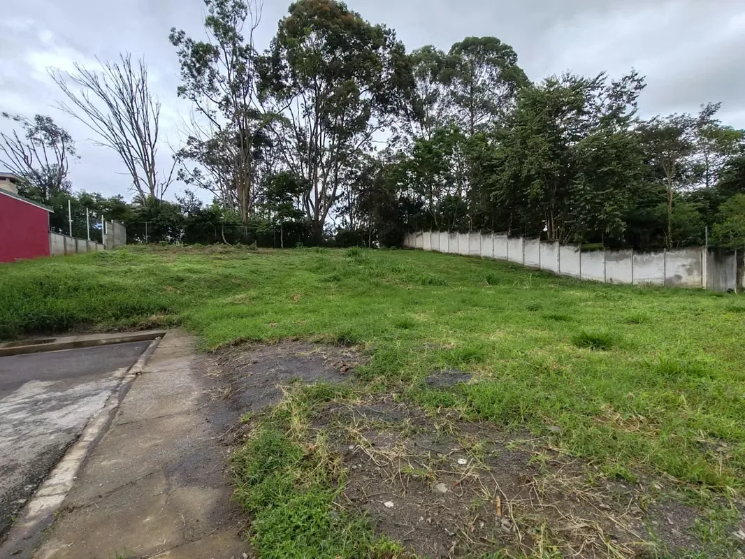 Land for sale in a gated community with a security gate and high-level security; private, safe, and ready for construction. A true gem, the property is located in San Rafael de Montes ...