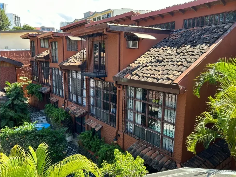 Se vende propiedad con espectacular ubicación en Rohrmoser, NunciaturaIdeal para inversión.