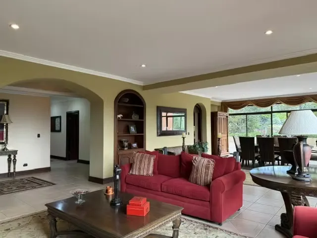 Este exclusivo apartamento en venta en San Rafael de Escazú se distingue por sus acabados de lujo y su ubicación privilegiada. La propiedad se encuentra en una zona tranquila, con ...