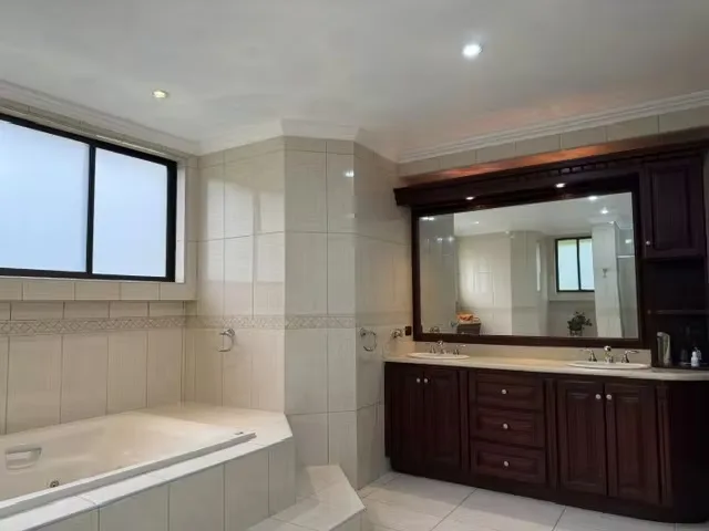 Este exclusivo apartamento en venta en San Rafael de Escazú se distingue por sus acabados de lujo y su ubicación privilegiada. La propiedad se encuentra en una zona tranquila, con ..., photo 14