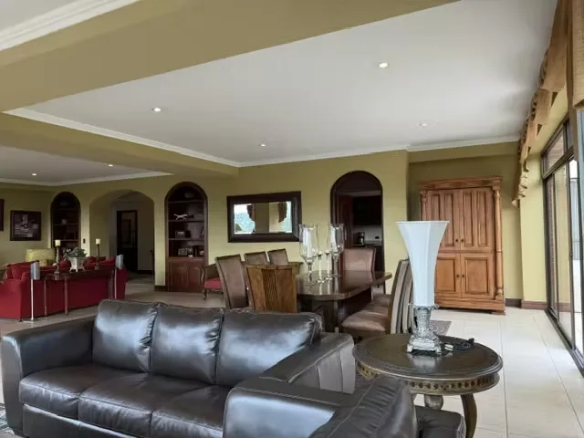 Este exclusivo apartamento en venta en San Rafael de Escazú se distingue por sus acabados de lujo y su ubicación privilegiada. La propiedad se encuentra en una zona tranquila, con ..., photo 4
