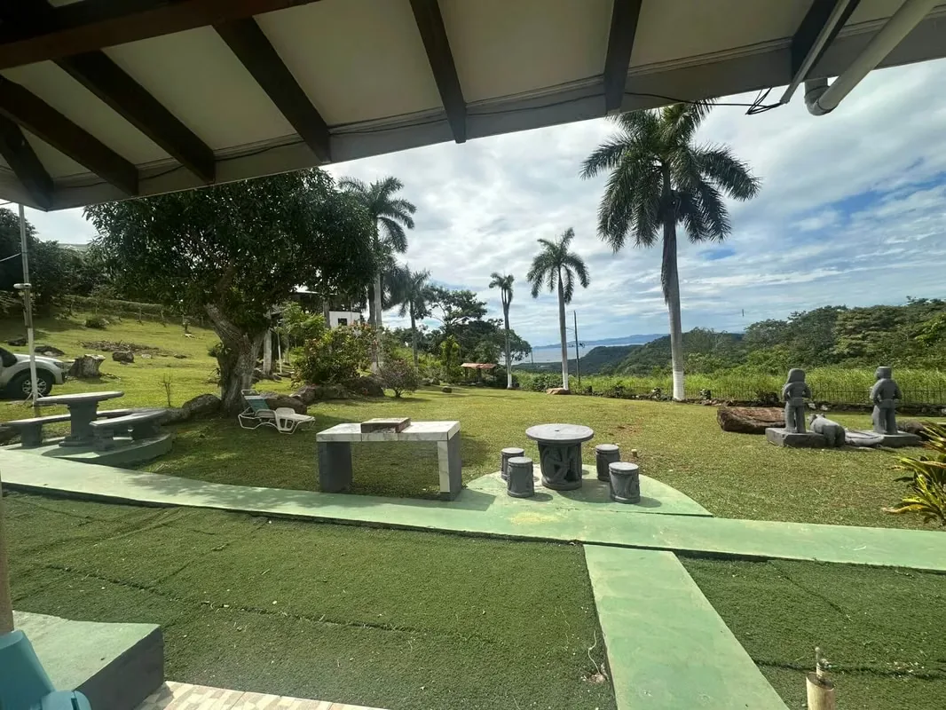 Discover an unparalleled gem in Esparza, a private sanctuary where the exuberant Costa Rican nature merges with comfort and income potential. Strategically located near the vibrant Port ...