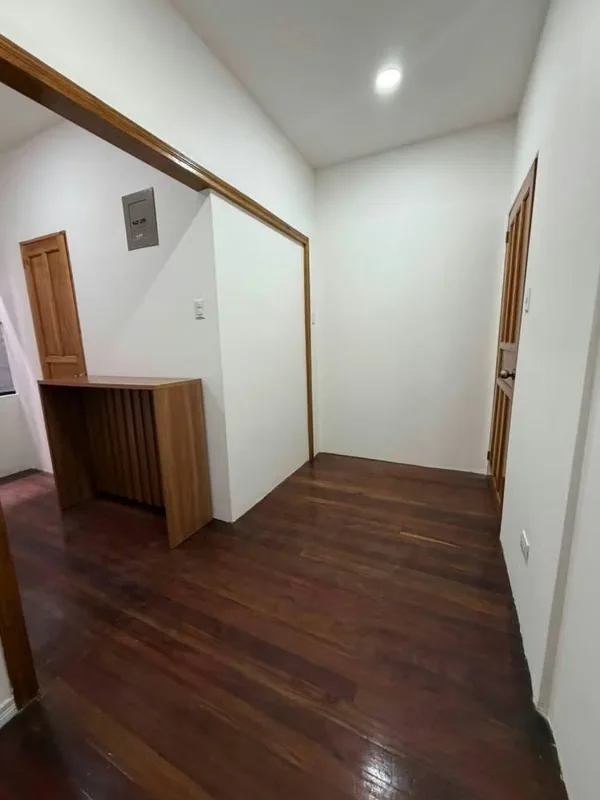 SE ALQUILA apartamento remodelado en Zapote, muy cerca de la Casa Presidencial, la Universidad Veritas y fácil acceso a la UCR. Ubicación céntrica con facilidad de transporte ..., photo 4