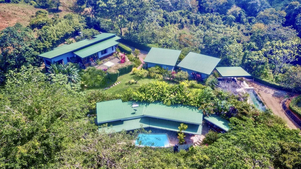 RENTAL VILLAS AND MAIN HOUSE WITH OCEAN AND MOUNTAIN VIEWS IN UVITA