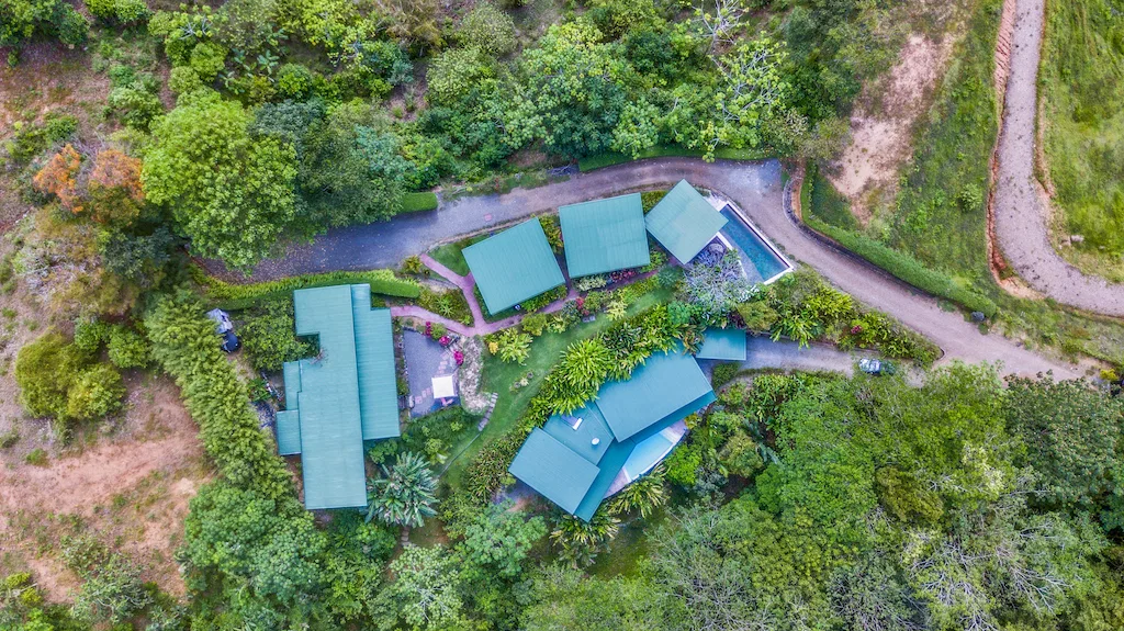 RENTAL VILLAS AND MAIN HOUSE WITH OCEAN AND MOUNTAIN VIEWS IN UVITA, photo 2