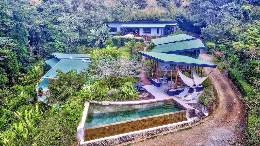 RENTAL VILLAS AND MAIN HOUSE WITH OCEAN AND MOUNTAIN VIEWS IN UVITA, photo 3