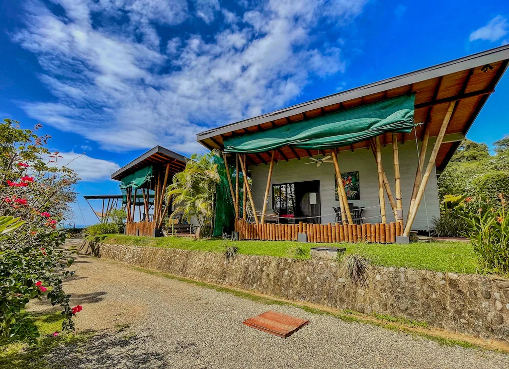 RENTAL VILLAS AND MAIN HOUSE WITH OCEAN AND MOUNTAIN VIEWS IN UVITA, photo 8