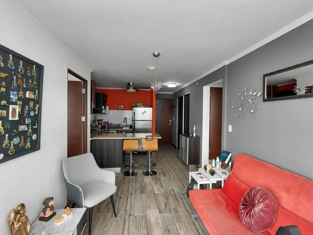Beautiful apartment featuring excellent upgrades, modern finishes, and a lovely view overlooking the Belén and Santa Ana areas. Located in one of the condominium complexes with the ...