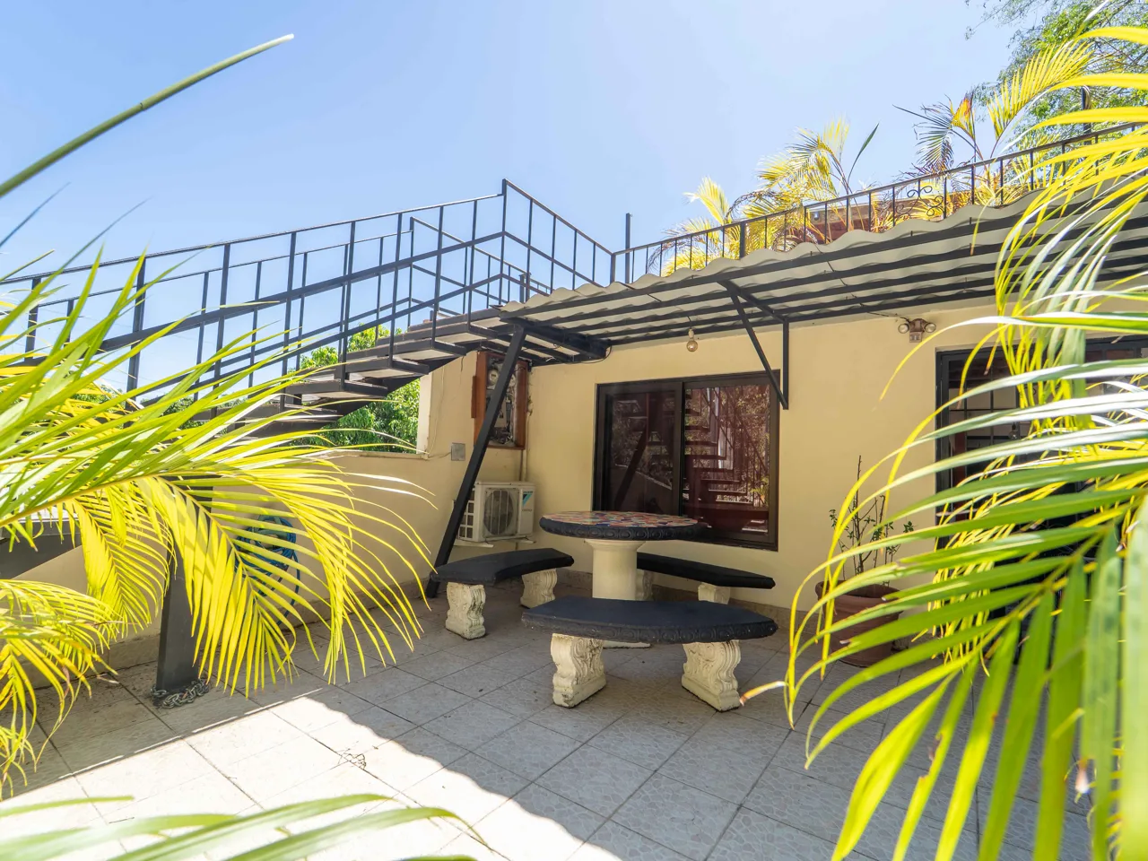 Monos y Mar - 7BR 4BA Income Generating Multi-Unit Beach Property, photo 9