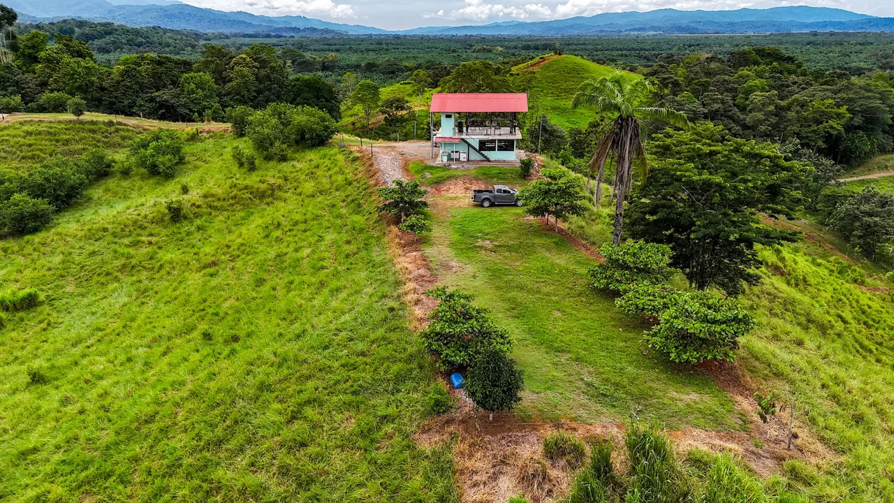 122-ACRE ESTATE WITH PANORAMIC VIEWS AND A MOUNTAIN HOUSE, IN VILLA BONITA