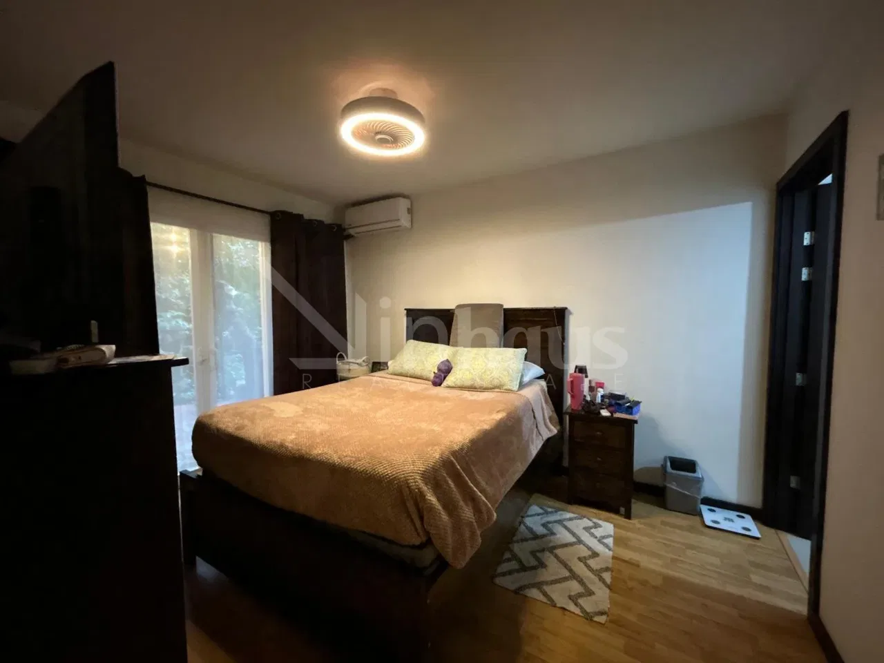 Se vende apartamento en primera planta con terraza. Cuenta con 101 metros cuadrados distribuidos en cocina, sala y comedor integrado., photo 4