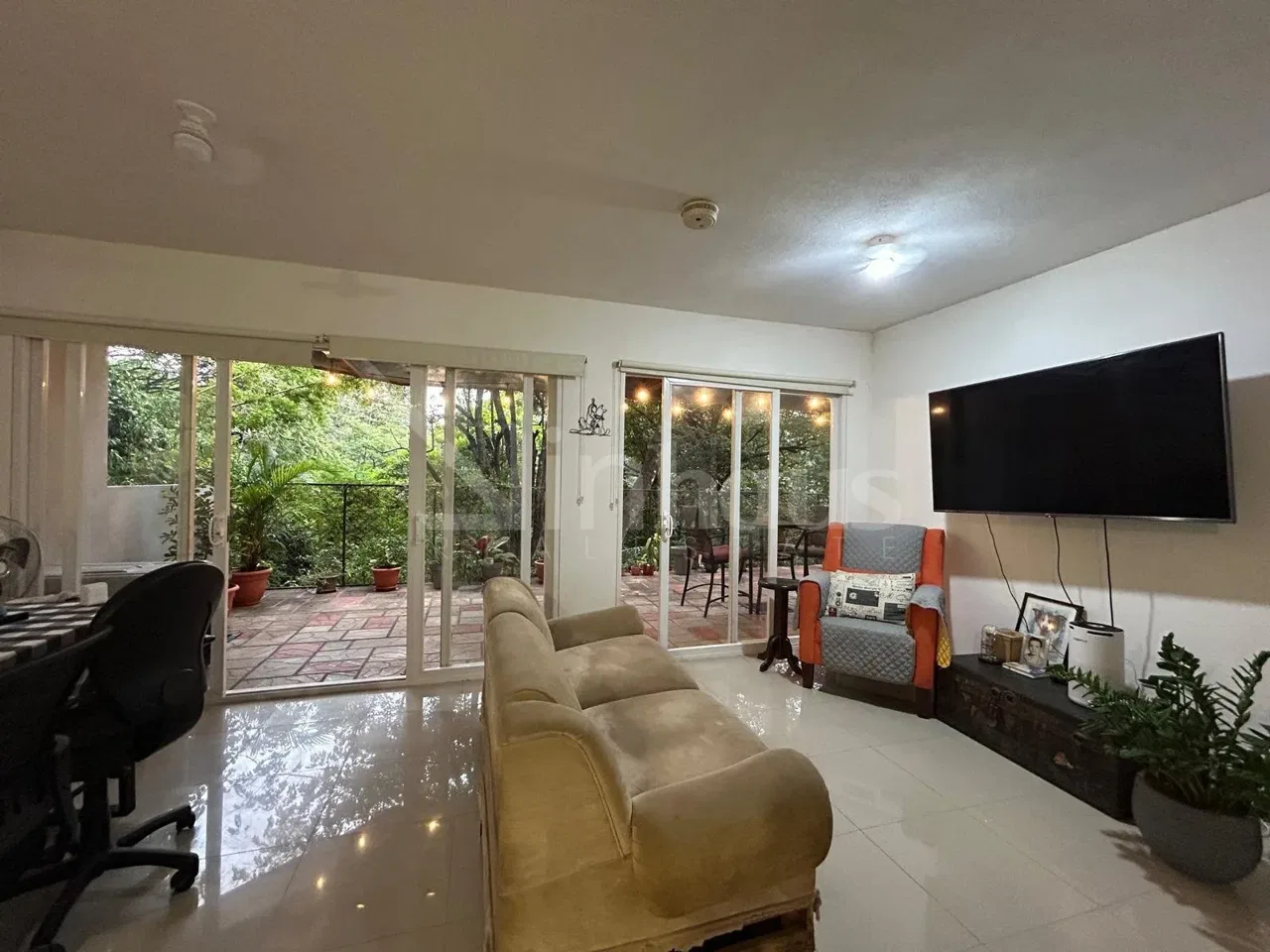 Se vende apartamento en primera planta con terraza. Cuenta con 101 metros cuadrados distribuidos en cocina, sala y comedor integrado., photo 8