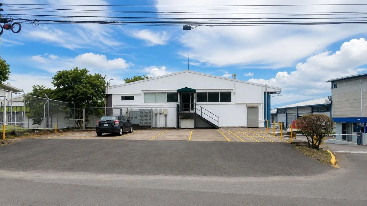 1,030 m² Warehouse / Commercial Space for Rent – Parque Industrial del Oeste, Santa Ana