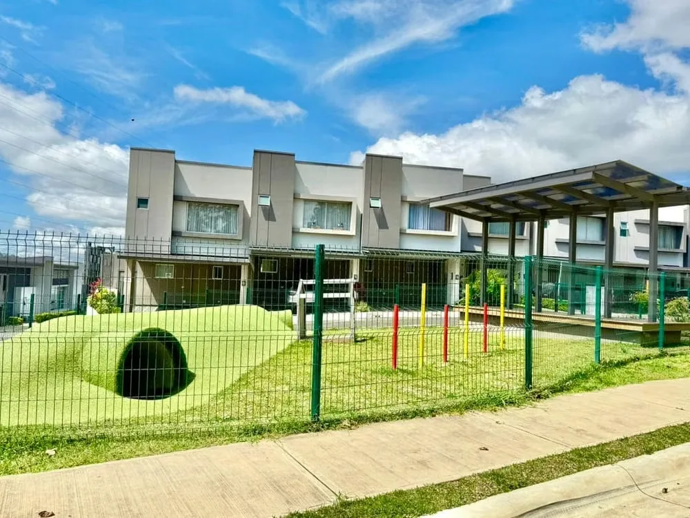 Aquí tienes la traducción profesional al inglés, optimizada para resaltar las amenidades de lujo de este condominio:, photo 2