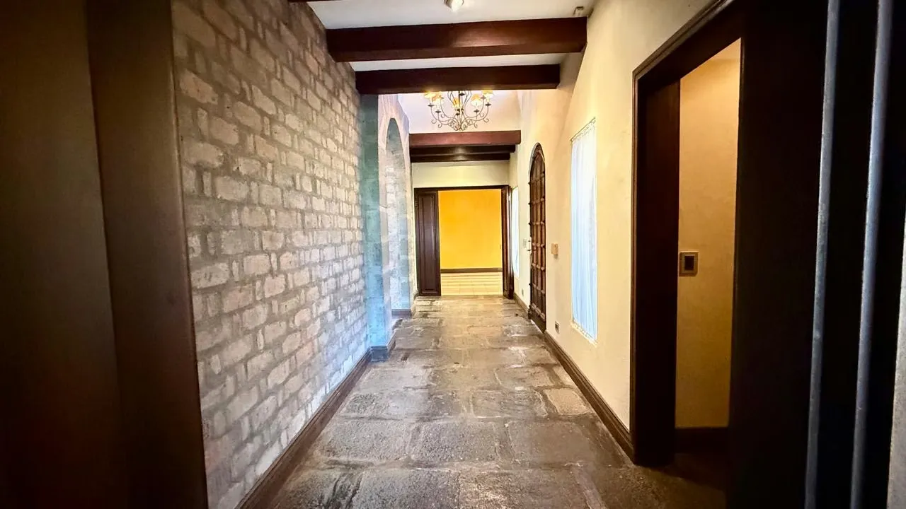 Hermosa casa de lujo de una sola planta, con un diseño colonial elegante y finitos acabados. Gracias a sus materiales de construcción con propiedades aislantes, la casa mantiene una ..., photo 11