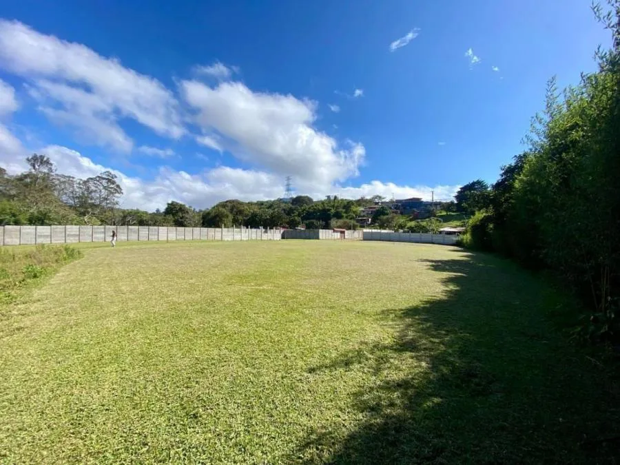 Amplio lote con 6 casas ideal para proyecto residencial o desarrollo inmobiliario #25-1244 GS - Venta en Santo Domingo