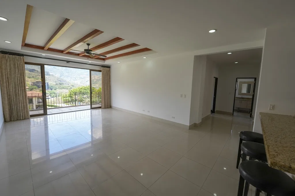 Apartamento con Línea Blanca de 2 habitaciones en Condominio Vista al Valle