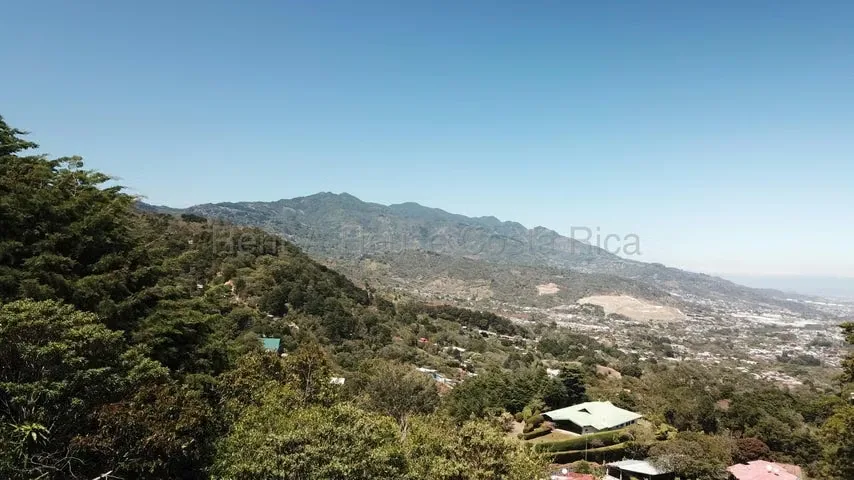 Hermosa finca con 1 casa en perfecto estado y 2 cabañas, vistas increíbles al Valle Central. a pocos minutos del centro de Higuito de Desamparados. Podrá conectarse con la ..., photo 3