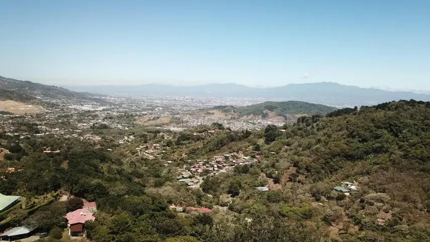 Hermosa finca con 1 casa en perfecto estado y 2 cabañas, vistas increíbles al Valle Central. a pocos minutos del centro de Higuito de Desamparados. Podrá conectarse con la ..., photo 4