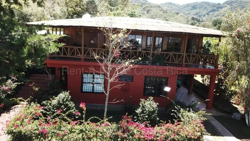 Hermosa finca con 1 casa en perfecto estado y 2 cabañas, vistas increíbles al Valle Central. a pocos minutos del centro de Higuito de Desamparados. Podrá conectarse con la ..., photo 5