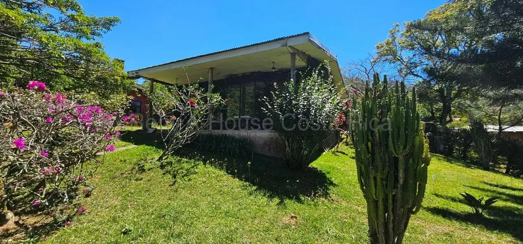Hermosa finca con 1 casa en perfecto estado y 2 cabañas, vistas increíbles al Valle Central. a pocos minutos del centro de Higuito de Desamparados. Podrá conectarse con la ..., photo 6