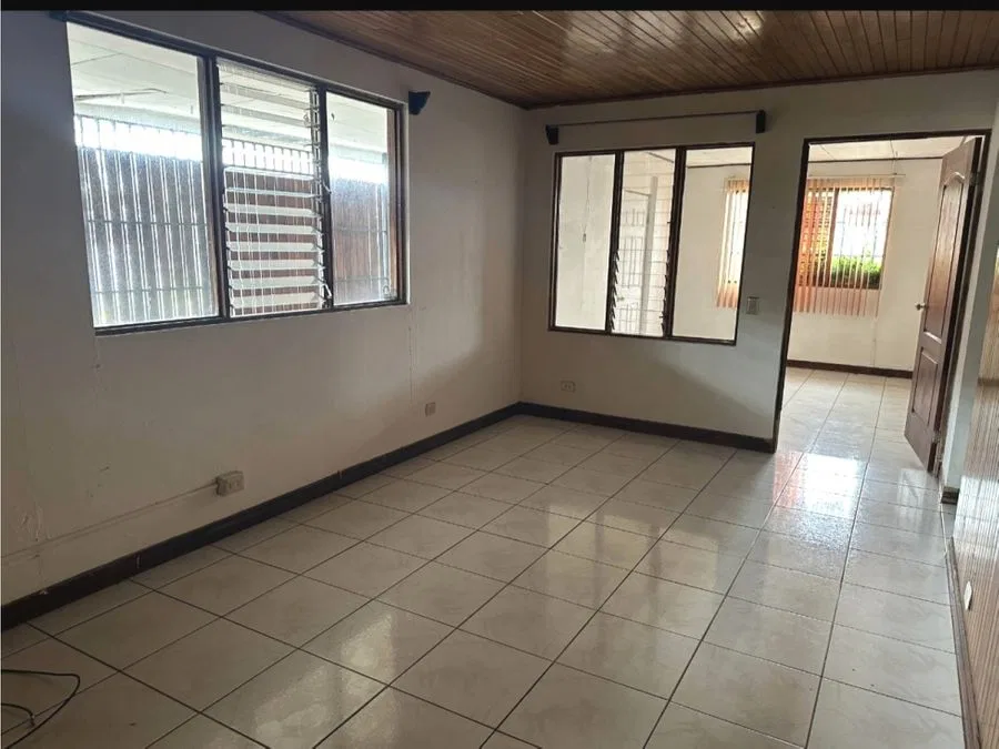 Casa con uso de suelo mixto
