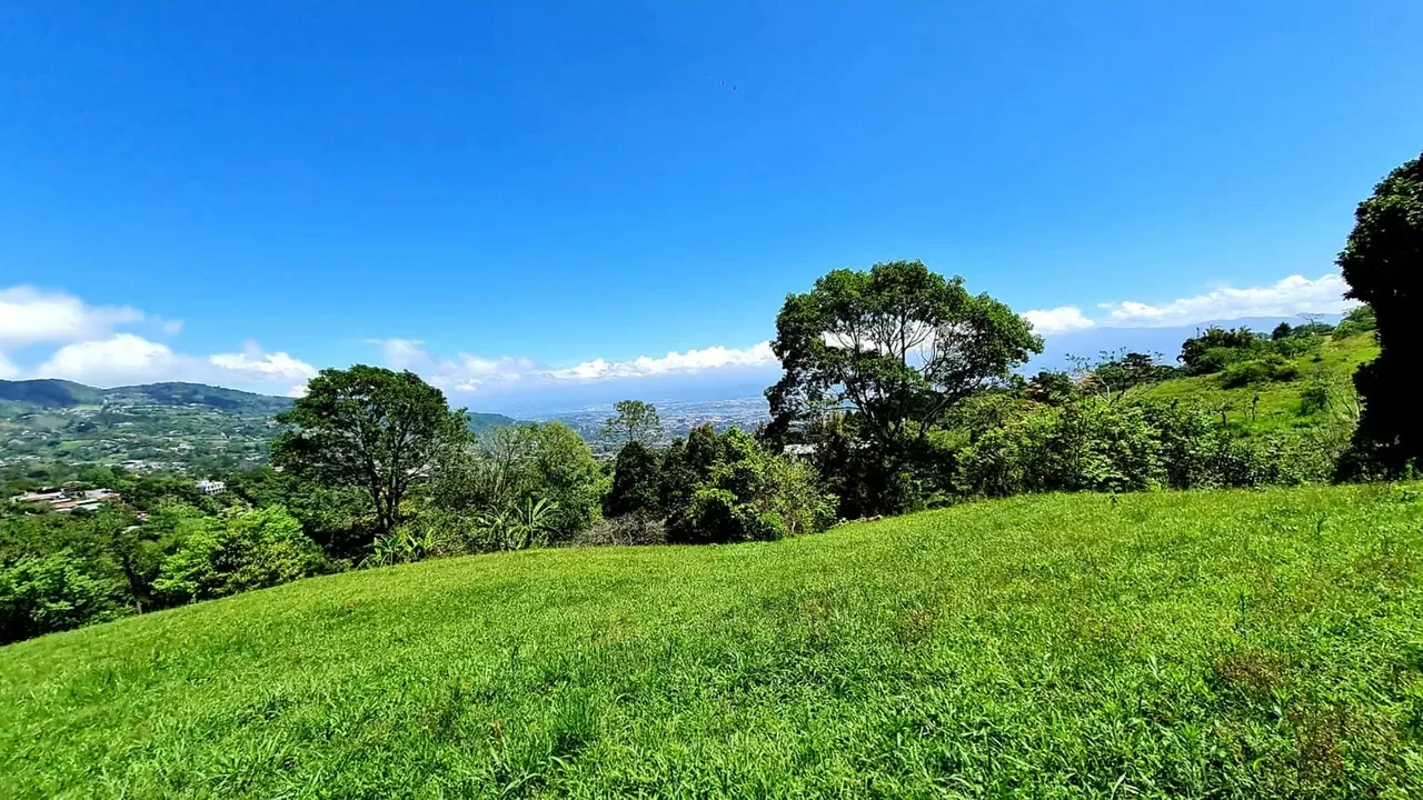 3 Lot’s available (2 for sale) – Location: San Antonio de Escazú – Many Million dollar villas close by – Exclusive and private – Safe gated community (3 parties) – Park ..., photo 8