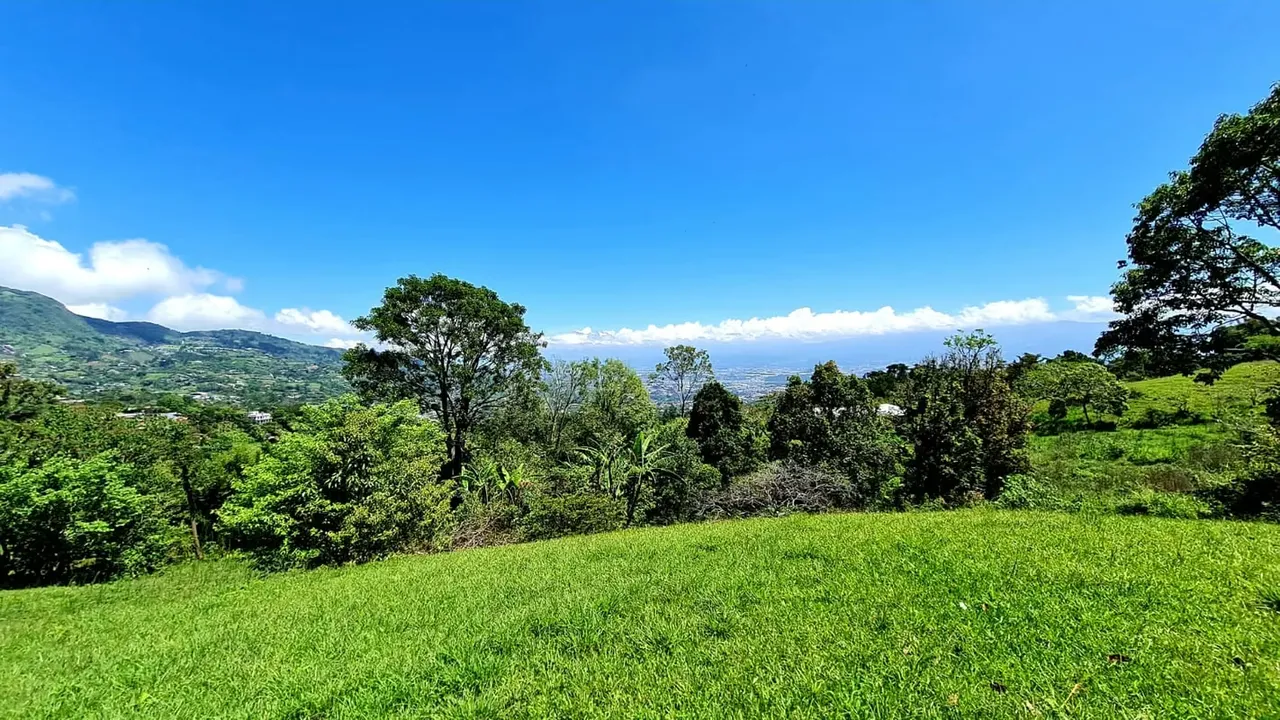 3 Lot’s available (2 for sale) – Location: San Antonio de Escazú – Many Million dollar villas close by – Exclusive and private – Safe gated community (3 parties) – Park ..., photo 9