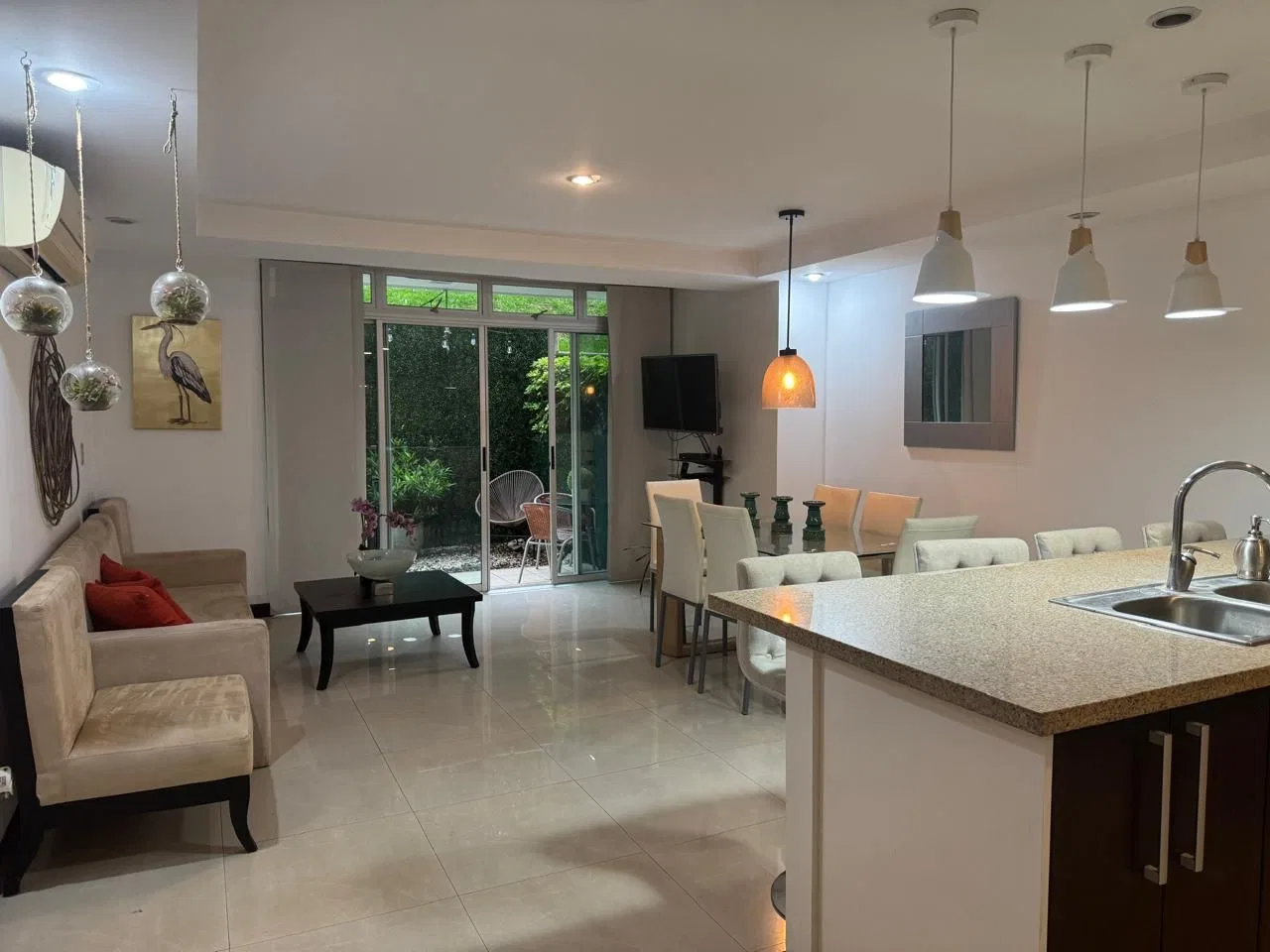VENTA DE APARTAMENTO EN GUACHIPELIN AMUEBLADO PARA INVERSIÓN