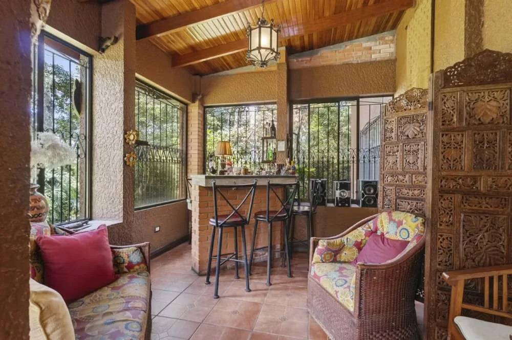 Descubra una propiedad difícil de encontrar en Escazú: una casa independiente rodeada de vegetación, con ..., photo 7
