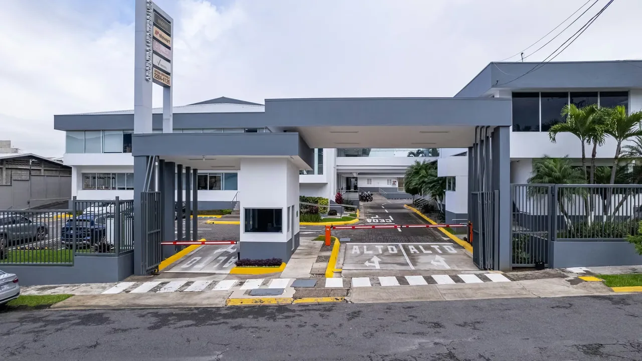 Vecino del Oficentro La Virgen, el Oficentro Mediterráneo goza de la misma ubicación estratégica ubicado en Pavas, Costa Rica. Ofrece fácil acceso a las principales vías y se ...