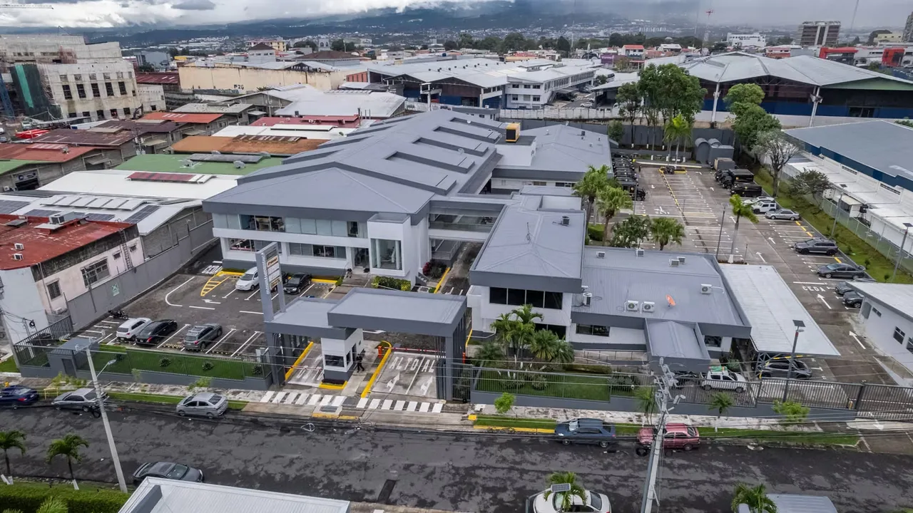 Vecino del Oficentro La Virgen, el Oficentro Mediterráneo goza de la misma ubicación estratégica ubicado en Pavas, Costa Rica. Ofrece fácil acceso a las principales vías y se ..., photo 6