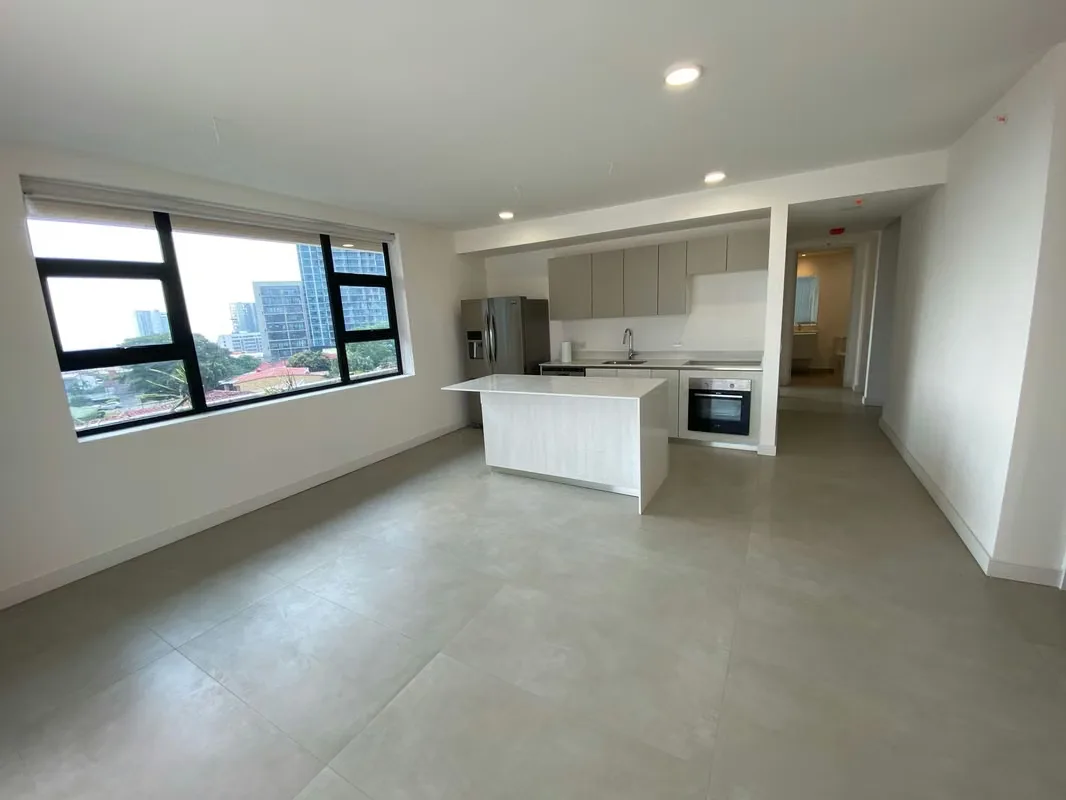 Single-level apartment on the 5th floor with the following layout: