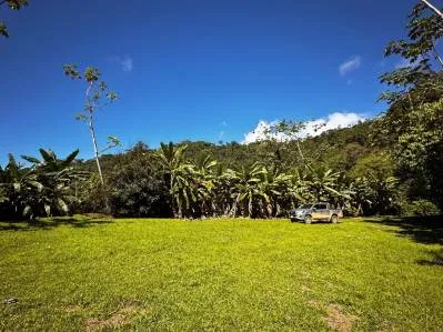 ¡Terreno listo para construir a minutos de la playa de Dominical!