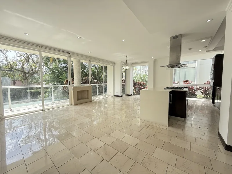3 Bed Apartment To Rent in Escazu
