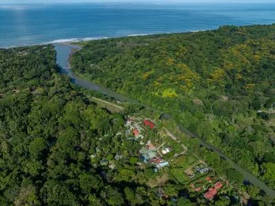 Casa moderna de 5 dormitorios frente al río, a poca distancia de Dominical., photo 8