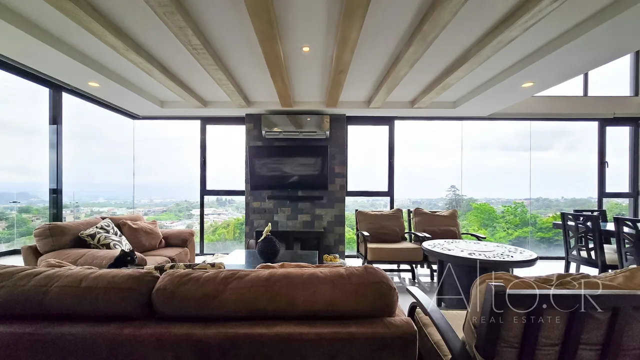 Precioso penthouse duplex en un condominio de alto prestigio seguro, acogedor con vista al valle central donde se podra apreciar cada atardecer. Vista privada a una reserva forestal, ..., photo 2