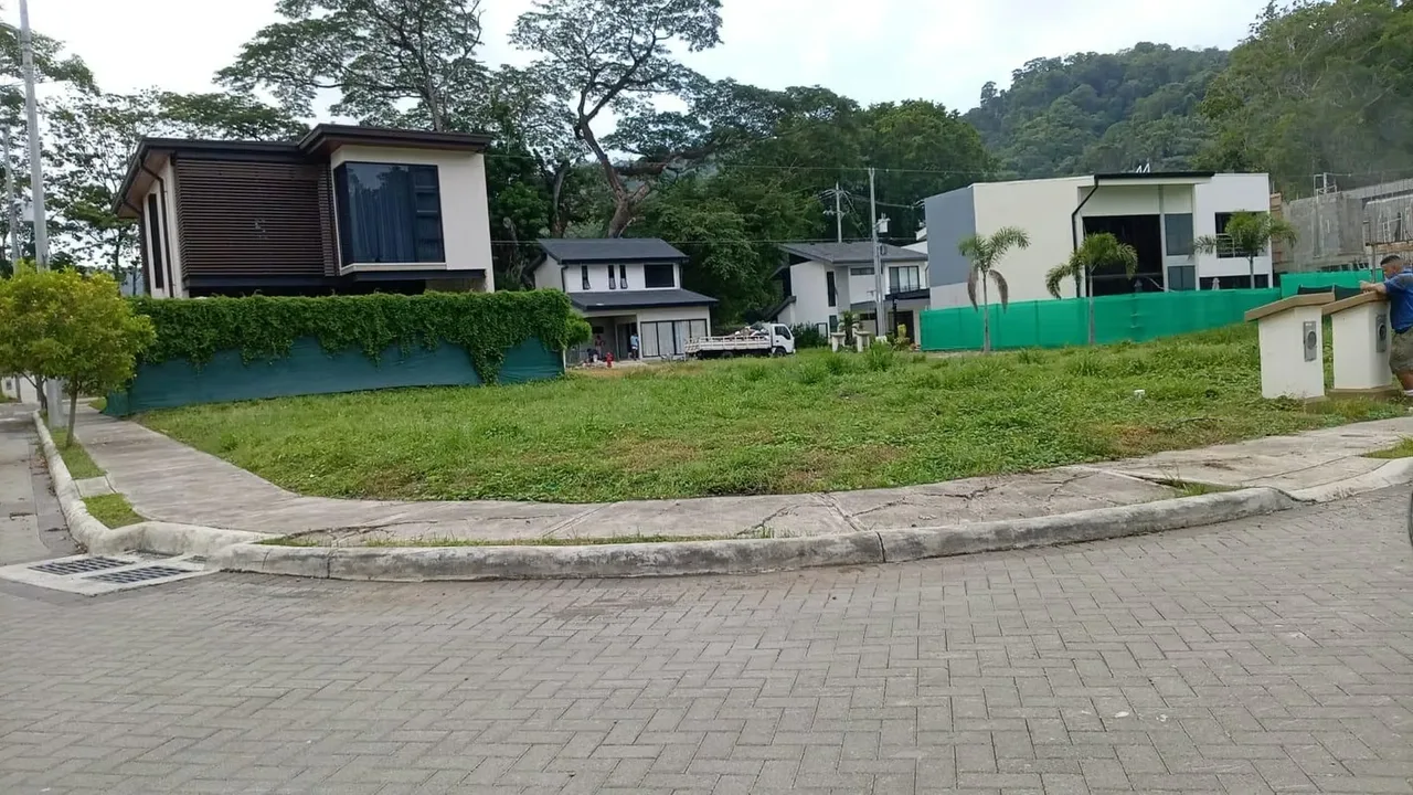 lote esquinero super plano y a menos precio .,es de oportunidad., escuchamos ofertas.
