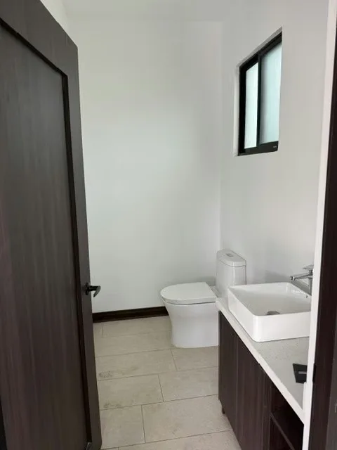 ESTA PRECIOSA CASA DE UN SOLO NIVEL, LISTA PARA ESTRENAR, LE OFRECE UN CLIMA IDEAL, UN ENTORNO SEGURO, TRANQUILO, LLENO DE NATURALEZA Y CON UN EXCLUSIVA CERCANIA AL COYOL DE ..., photo 2
