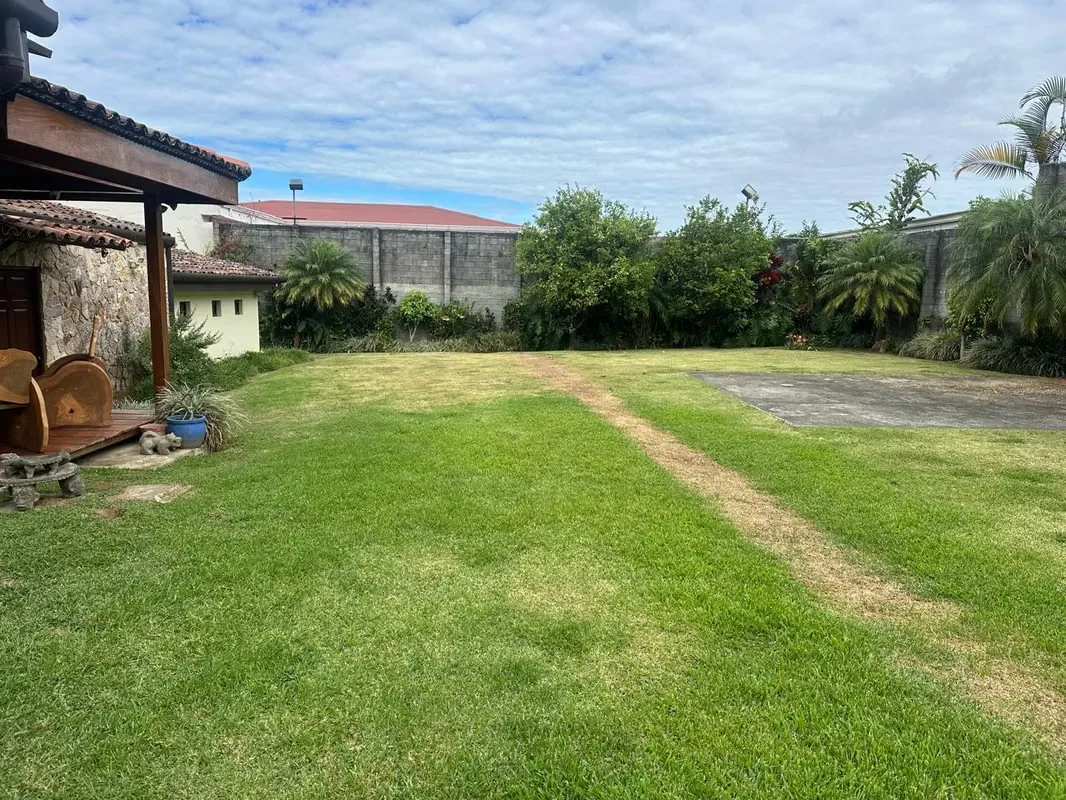 Home 5BR in Curridabat Altamonte - Green Garden - Near Schools, photo 3